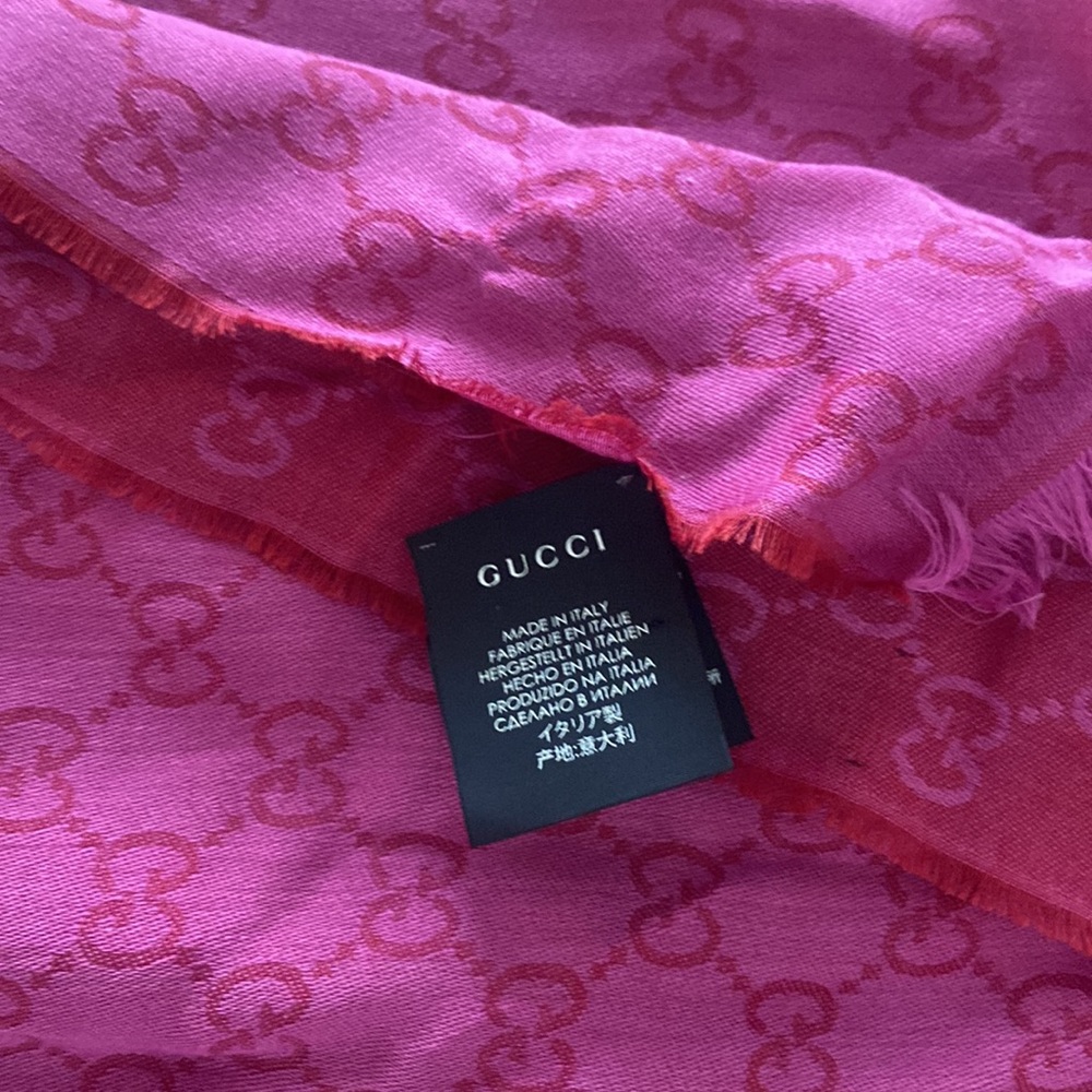 Authentic pink gucci scarf - Picture 2 of 4